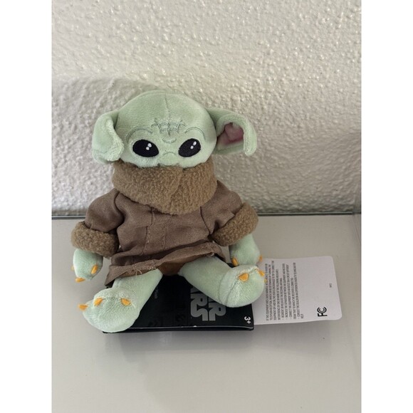 DISNEY PARKS "STAR WARS" GROGU MANDALORIAN BABY YODA MAGNETIC SHOULDER PLUSH NEW - Picture 1 of 5